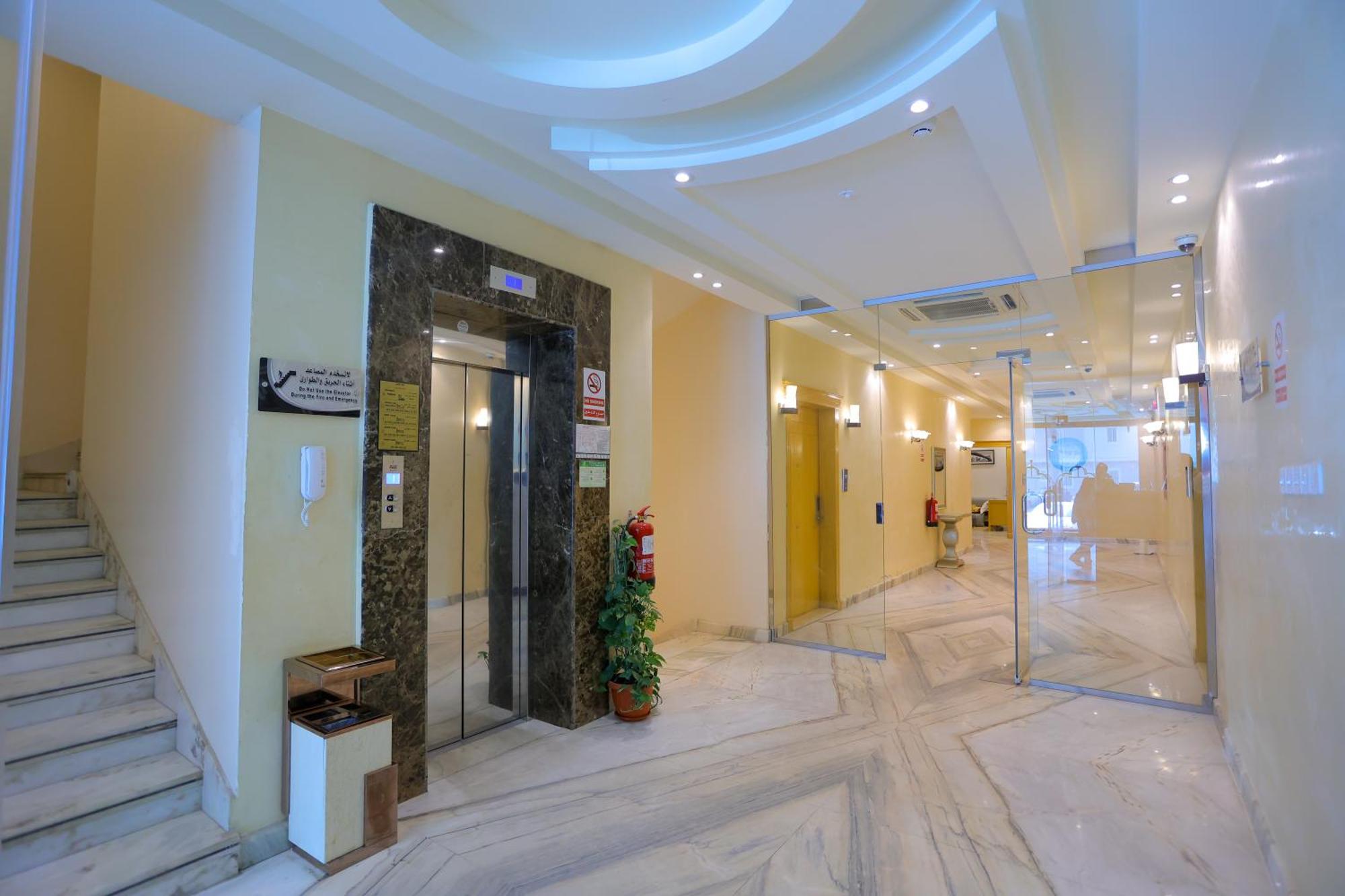 Aparthotel هوستا الملقا Rijád Exteriér fotografie