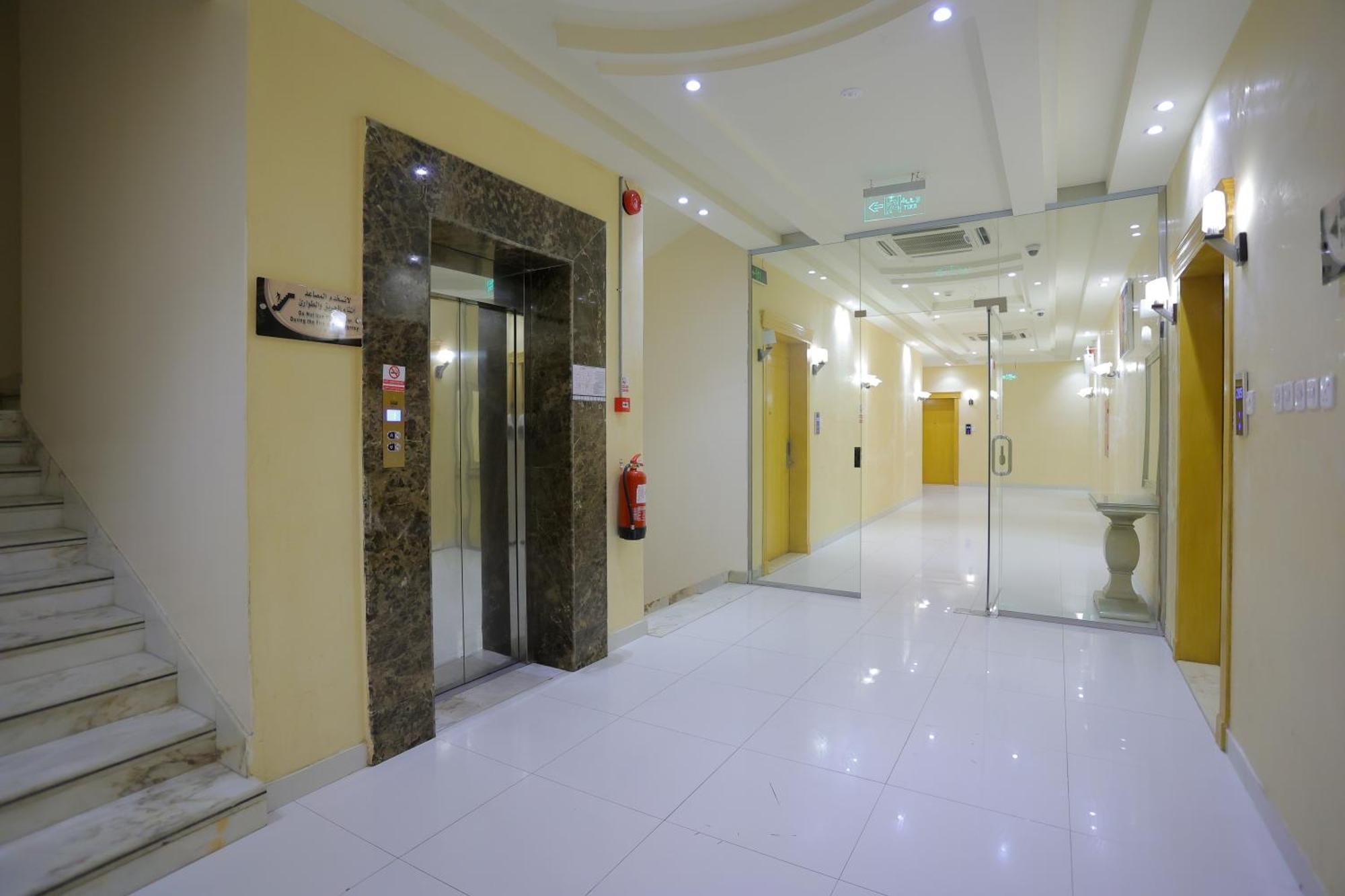 Aparthotel هوستا الملقا Rijád Exteriér fotografie