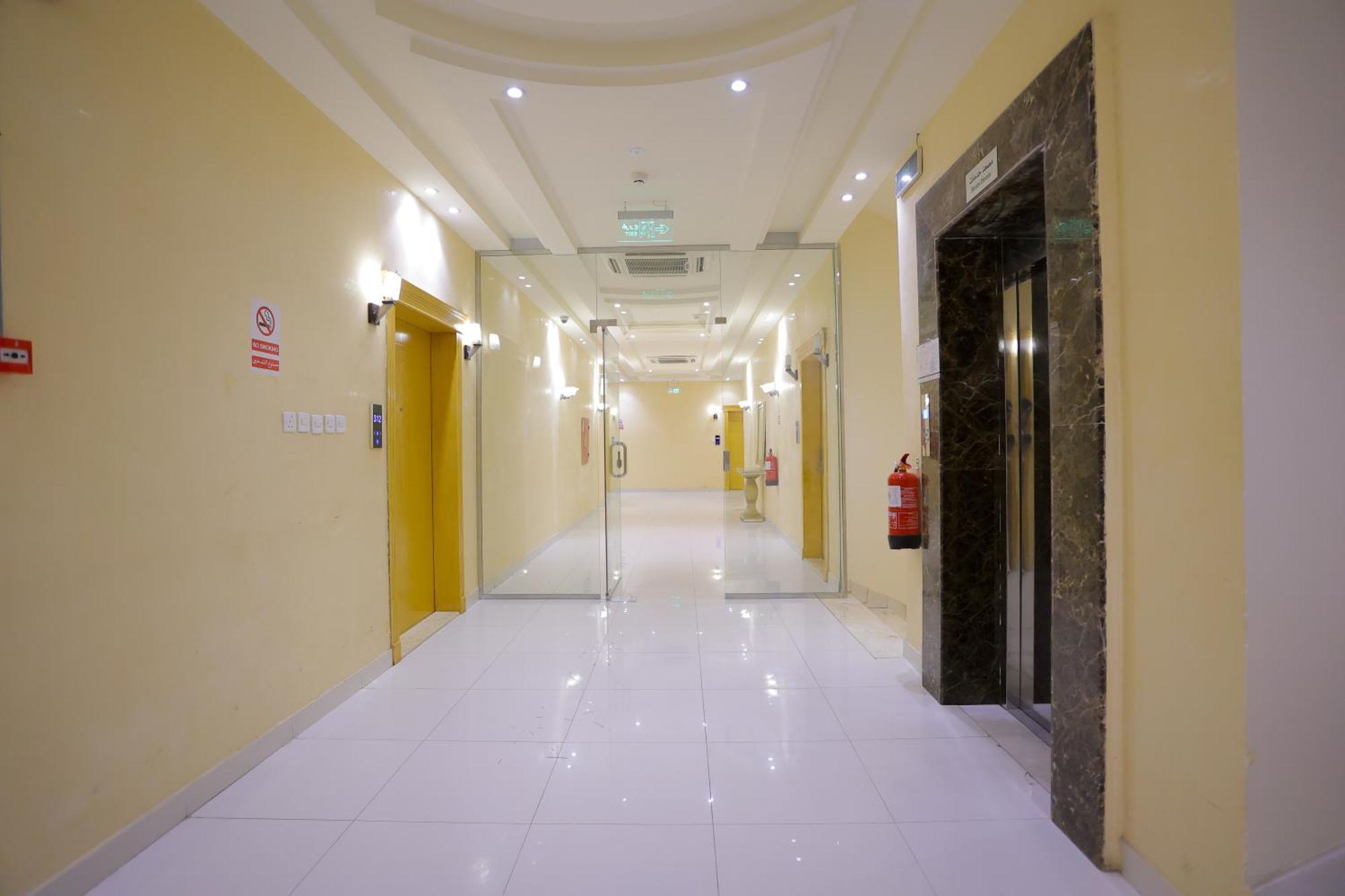 Aparthotel هوستا الملقا Rijád Exteriér fotografie