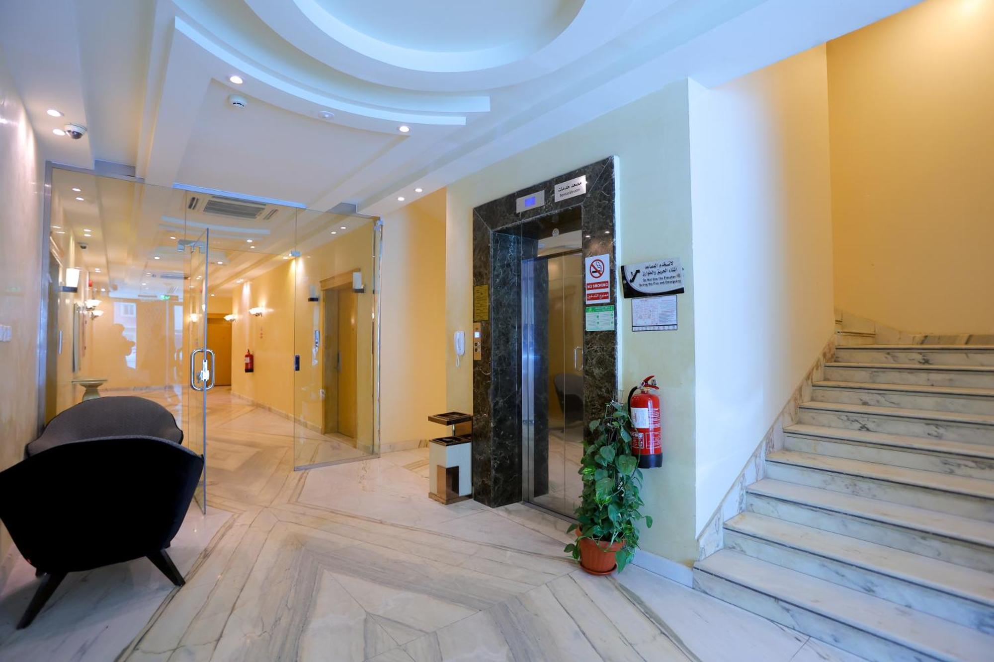Aparthotel هوستا الملقا Rijád Exteriér fotografie